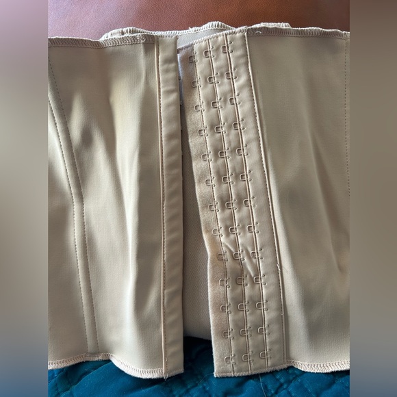 Skims Waist Trainers - 2 for 1 - Picture 4 of 5